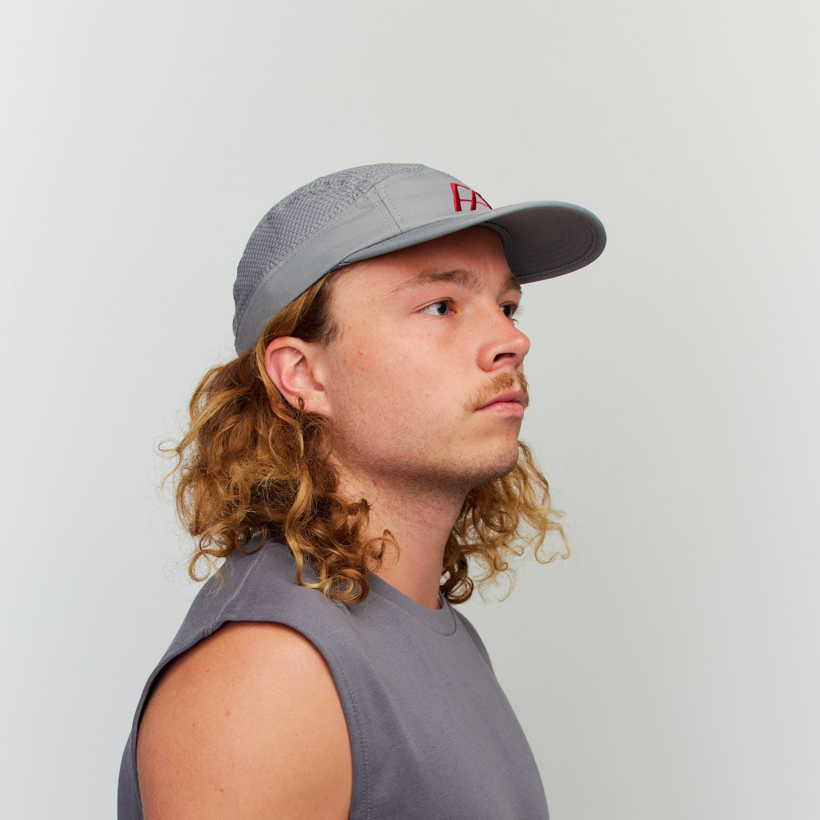 R-SYNTAX Running Cap In Silver – FRACTEL